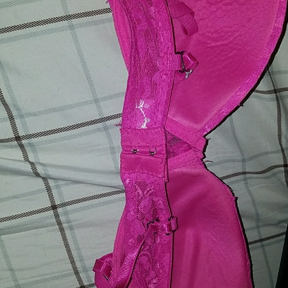 Pink bra - Picture 2 of 3